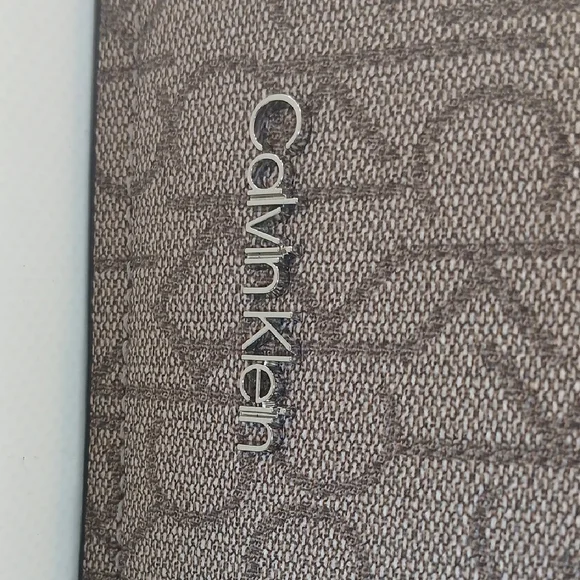 Calvin Klein Gray and White Satchel with Structured Design NWOT - Picture 2 of 9